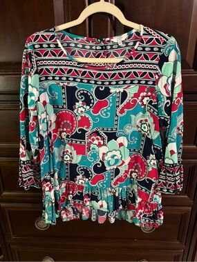 Crown & Ivy medium top